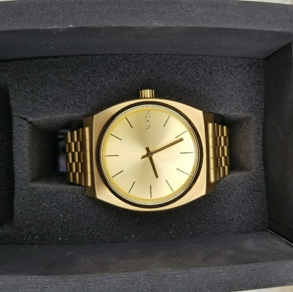 Nixon watch